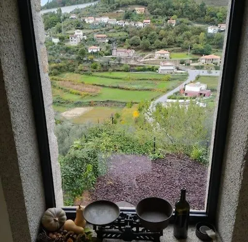 New Honey House, Serra Do Marao Ansiaes-amarante Vakantiehuis *